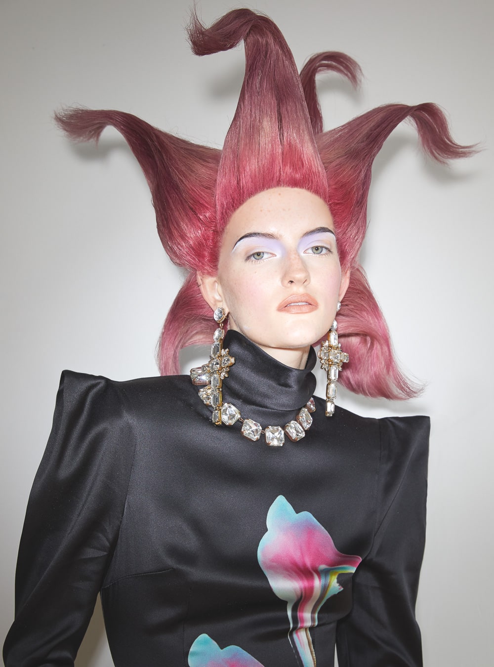 Balayage rosso su capelli castani: riflessi intensi